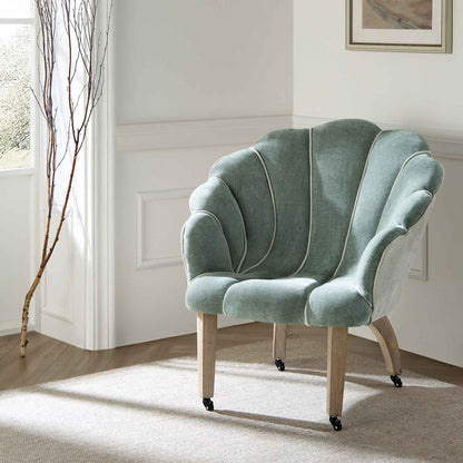 Chaise à palourdes festonnée Barnard, chenille vert sauge