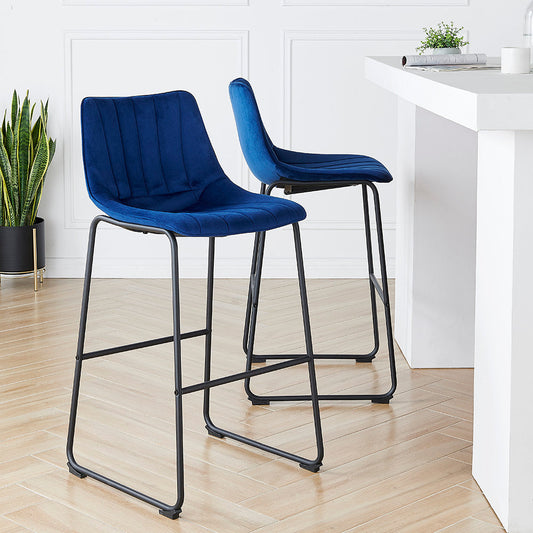 Ensemble de 2 tabourets de bar à dossier cannelé Sutton (velours bleu)