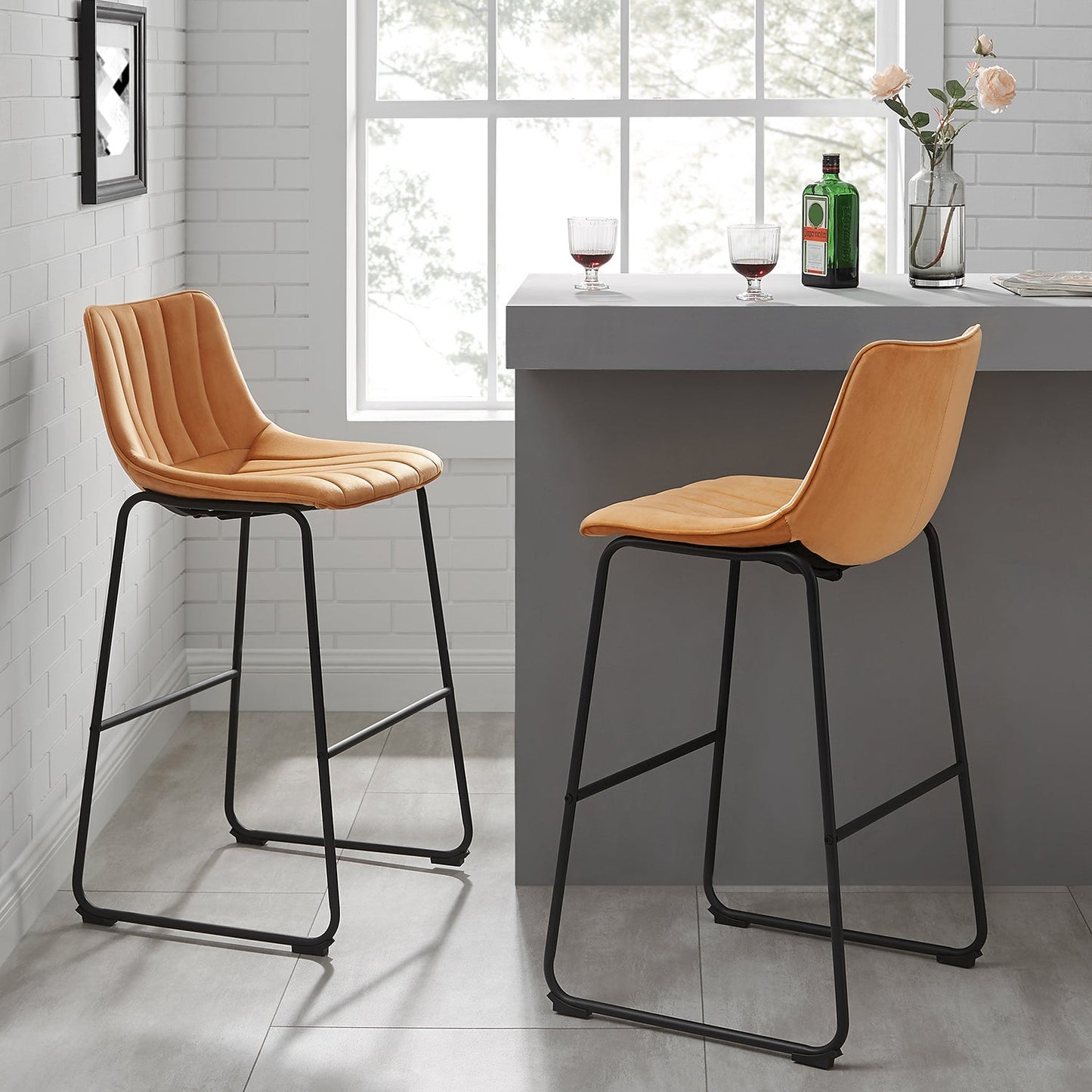 Ensemble de 2 tabourets de bar à dossier cannelé Sutton (velours moutarde)