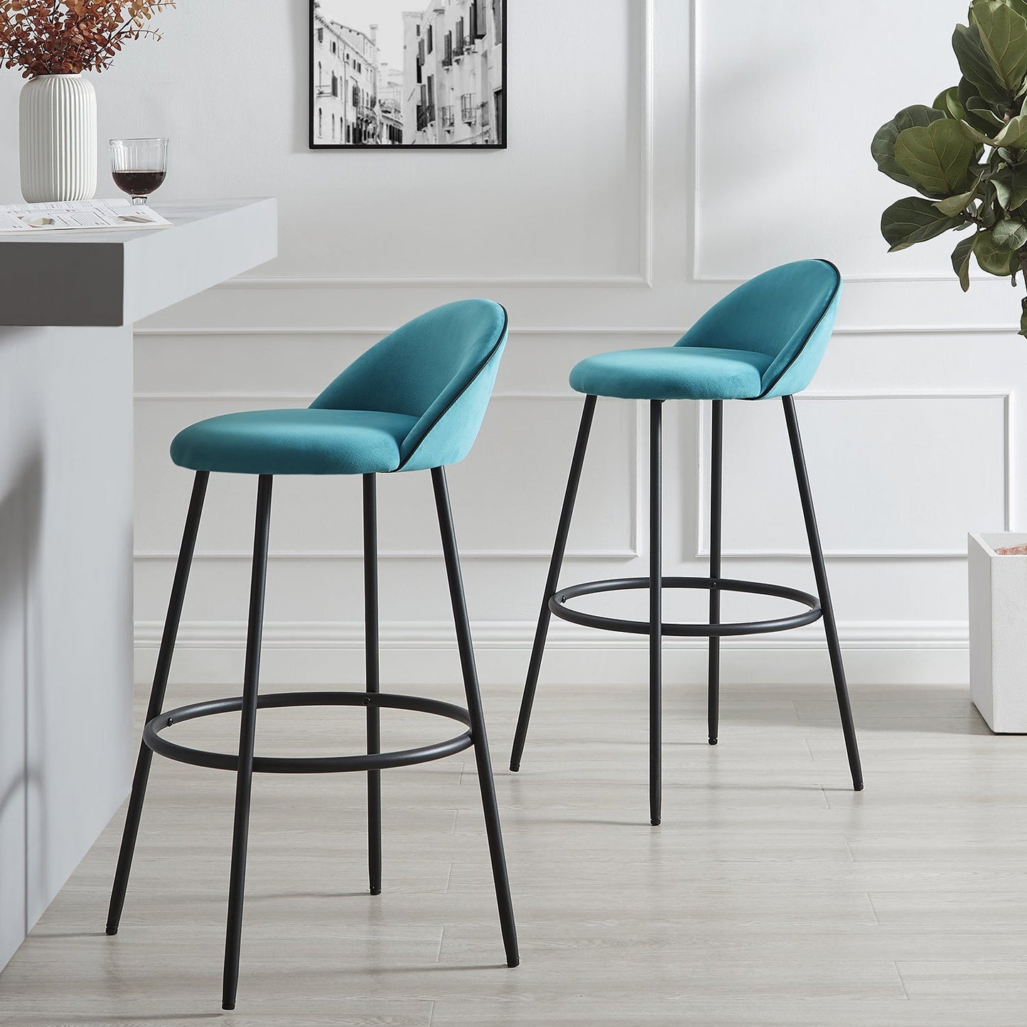 Lot de 2 tabourets de bar rembourrés en velours bleu avec passepoil contrasté Barton