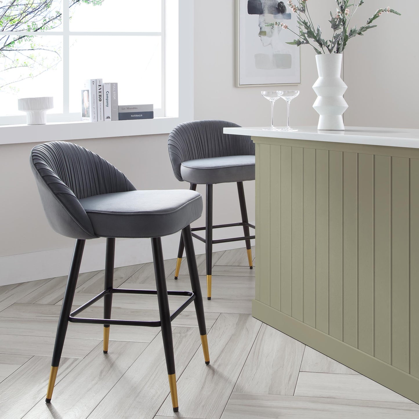 Lot de 2 tabourets de bar rembourrés en velours gris clair plissé Miyae