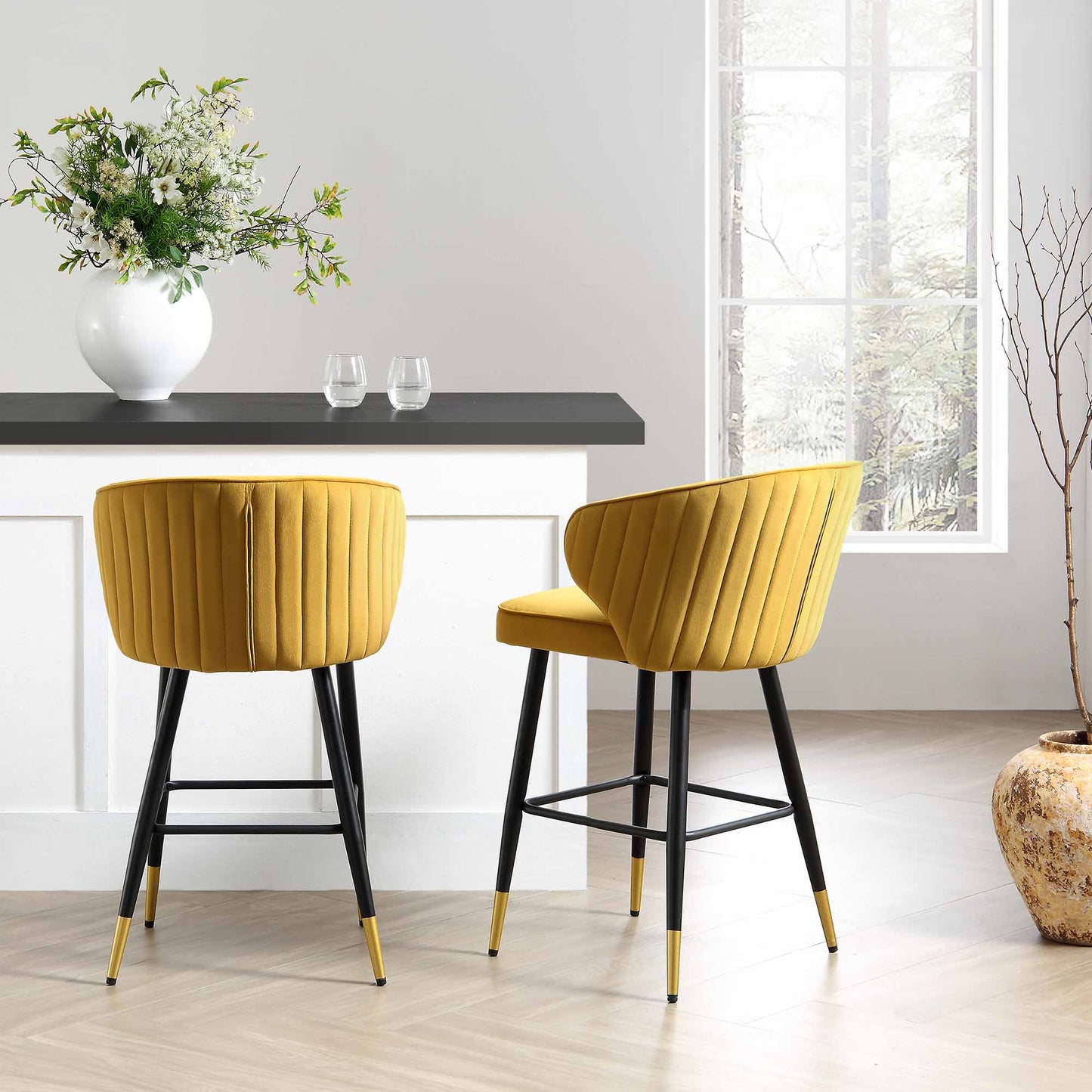 Ensemble de 2 tabourets de bar rembourrés en velours moutarde Langham