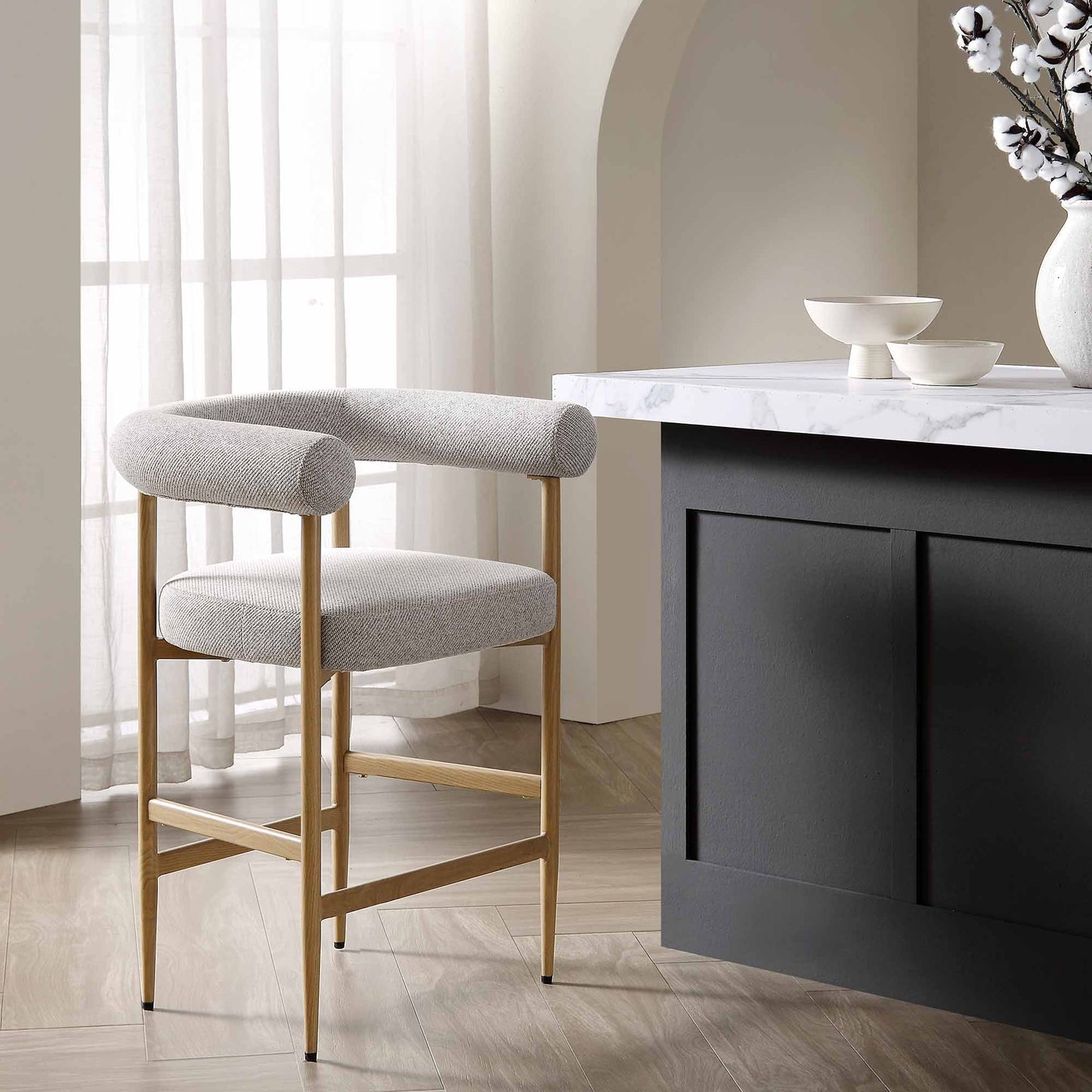 Tabouret de bar tissé beige Fulbourn avec pieds effet bois naturel
