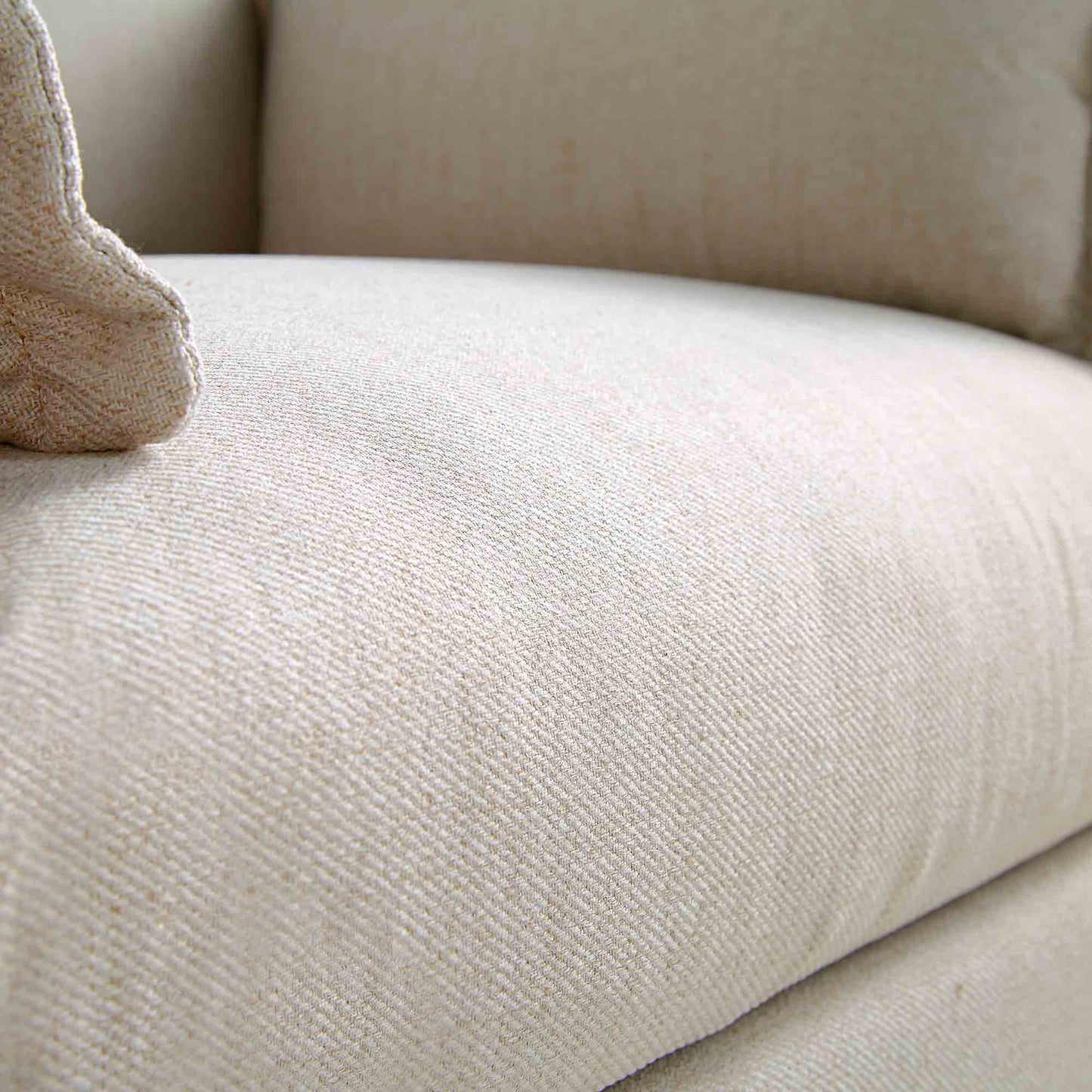 Canapé sectionnel Byron Pillow Edge en tissu beige, méridienne 1 place