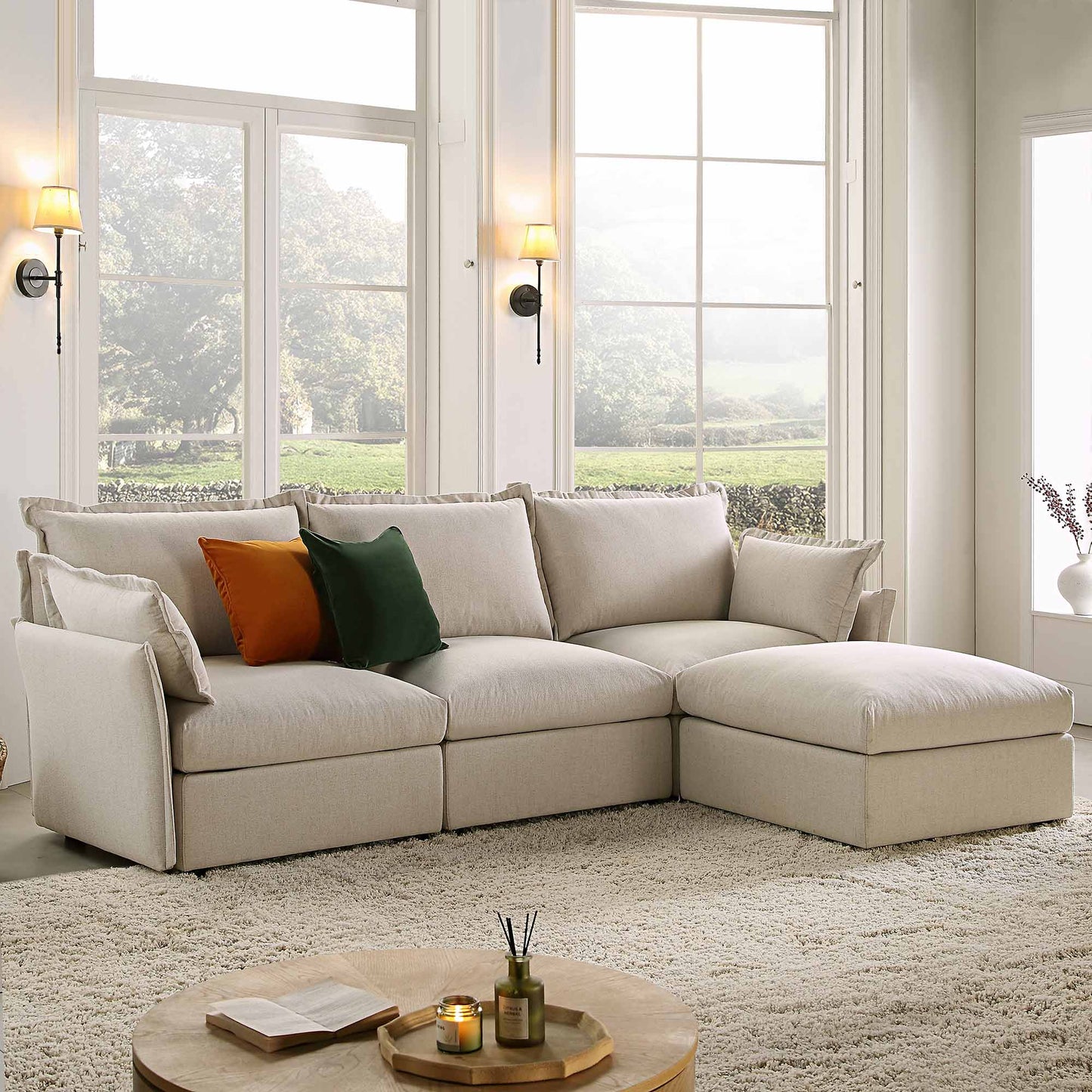 Canapé sectionnel Byron Pillow Edge en tissu beige, méridienne 3 places