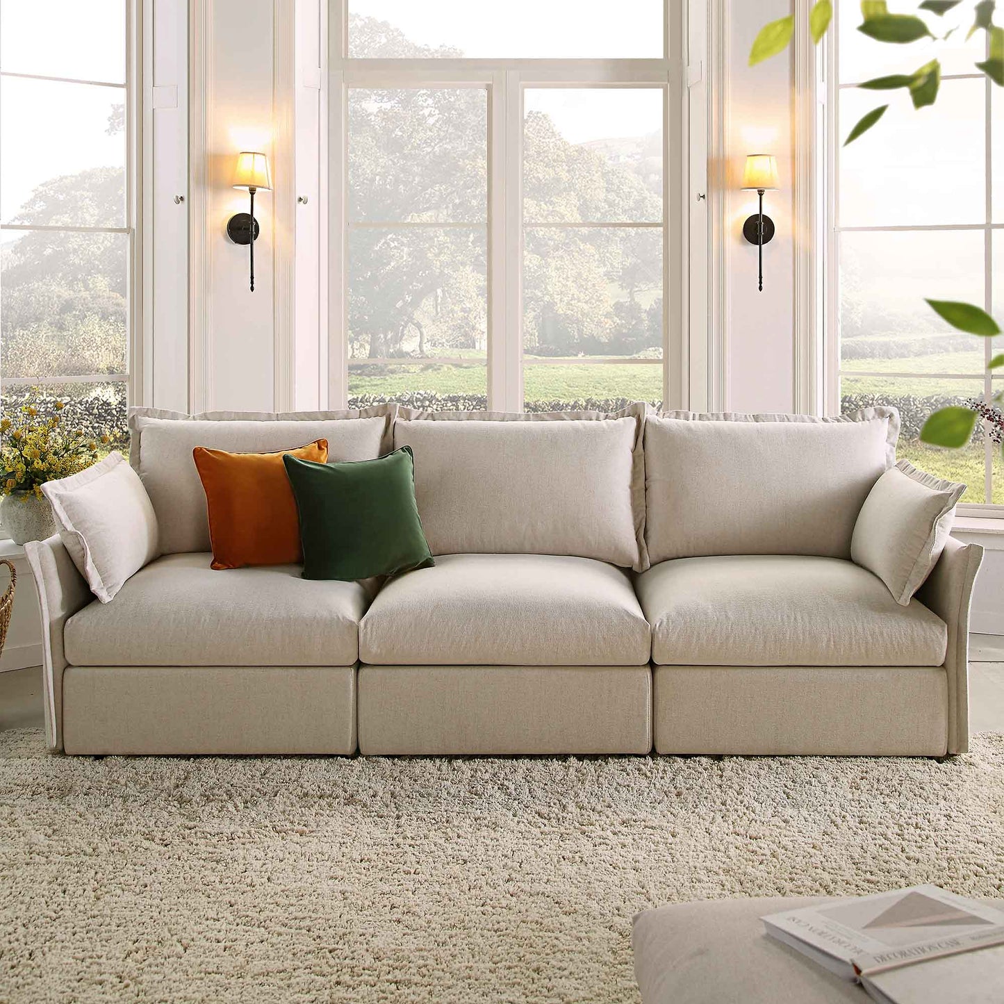 Canapé sectionnel Byron Pillow Edge en tissu beige, 3 places
