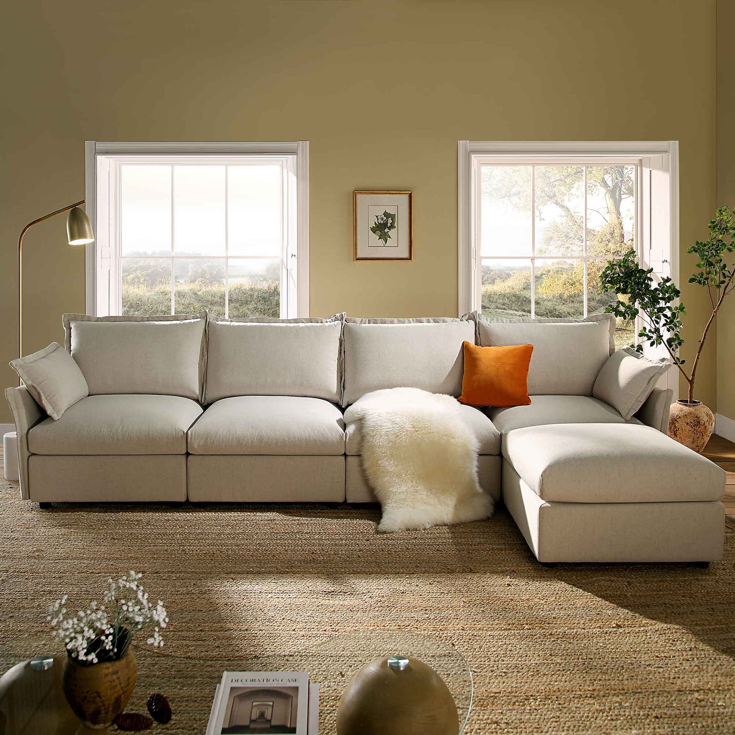 Canapé sectionnel Byron Pillow Edge en tissu beige, méridienne 4 places