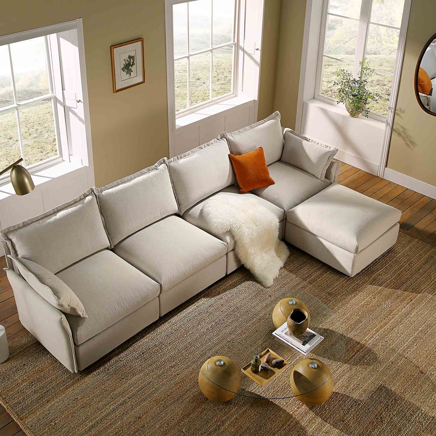 Canapé sectionnel Byron Pillow Edge en tissu beige, méridienne 4 places