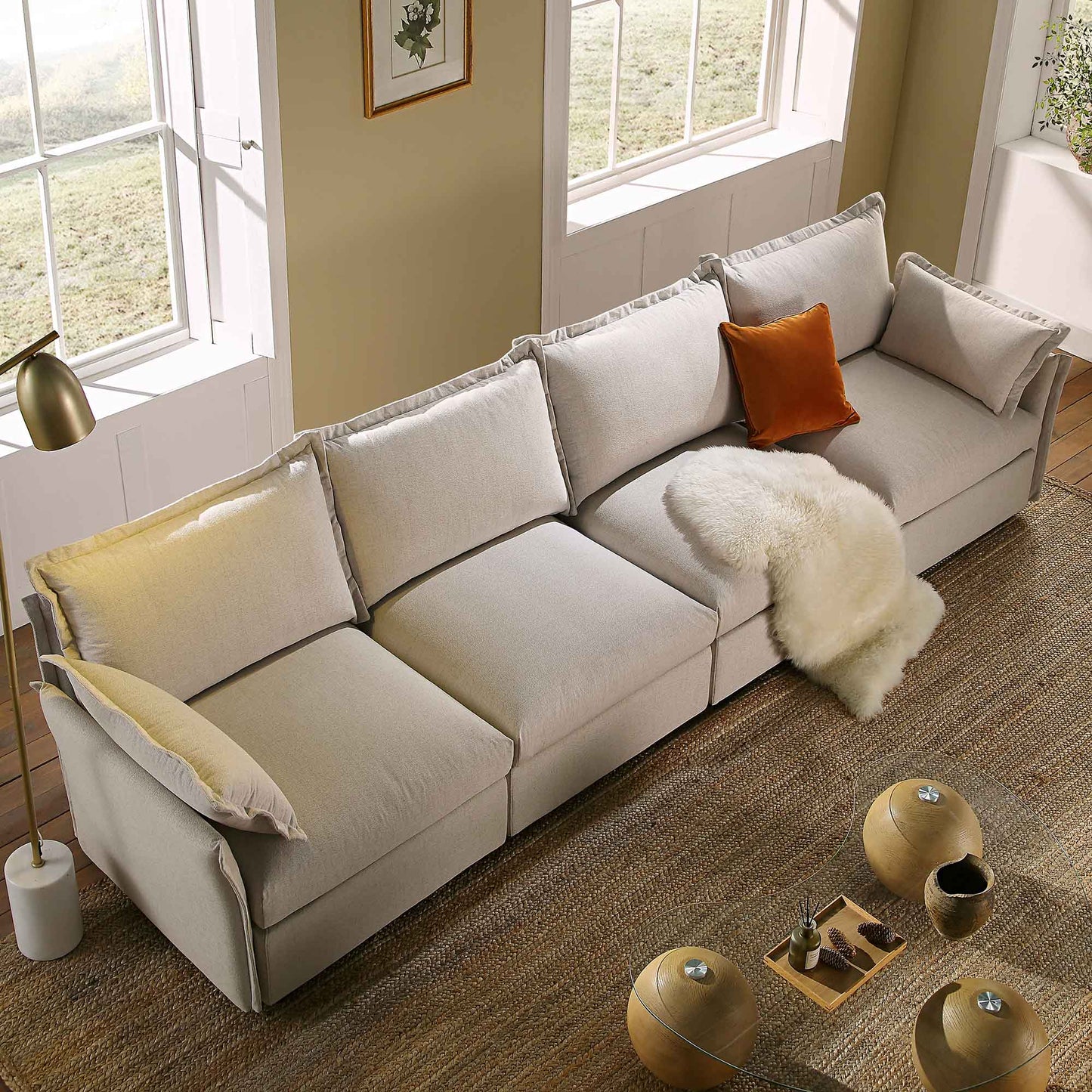 Canapé sectionnel Byron Pillow Edge en tissu beige, 4 places