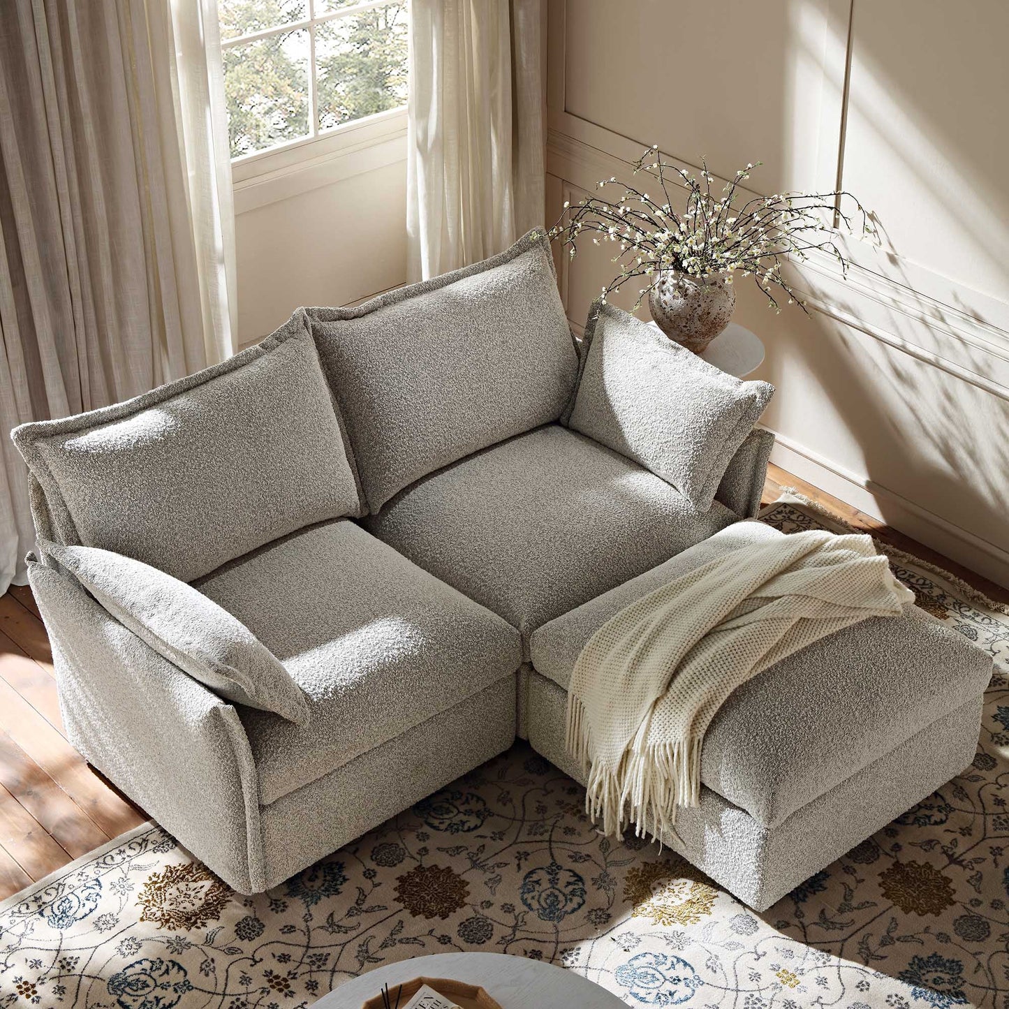 Canapé sectionnel Byron Pillow Edge Mist Grey Boucle, méridienne 2 places