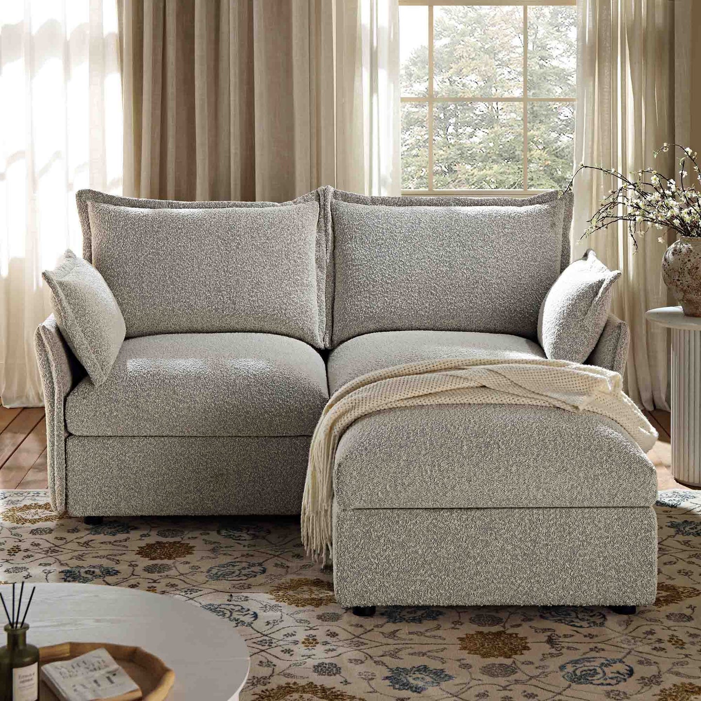 Canapé sectionnel Byron Pillow Edge Mist Grey Boucle, méridienne 2 places