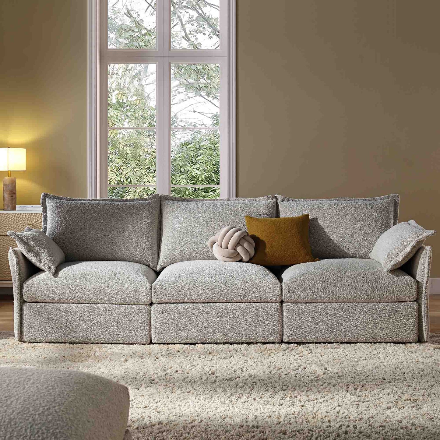 Canapé sectionnel bouclé Byron Pillow Edge gris brume, 3 places