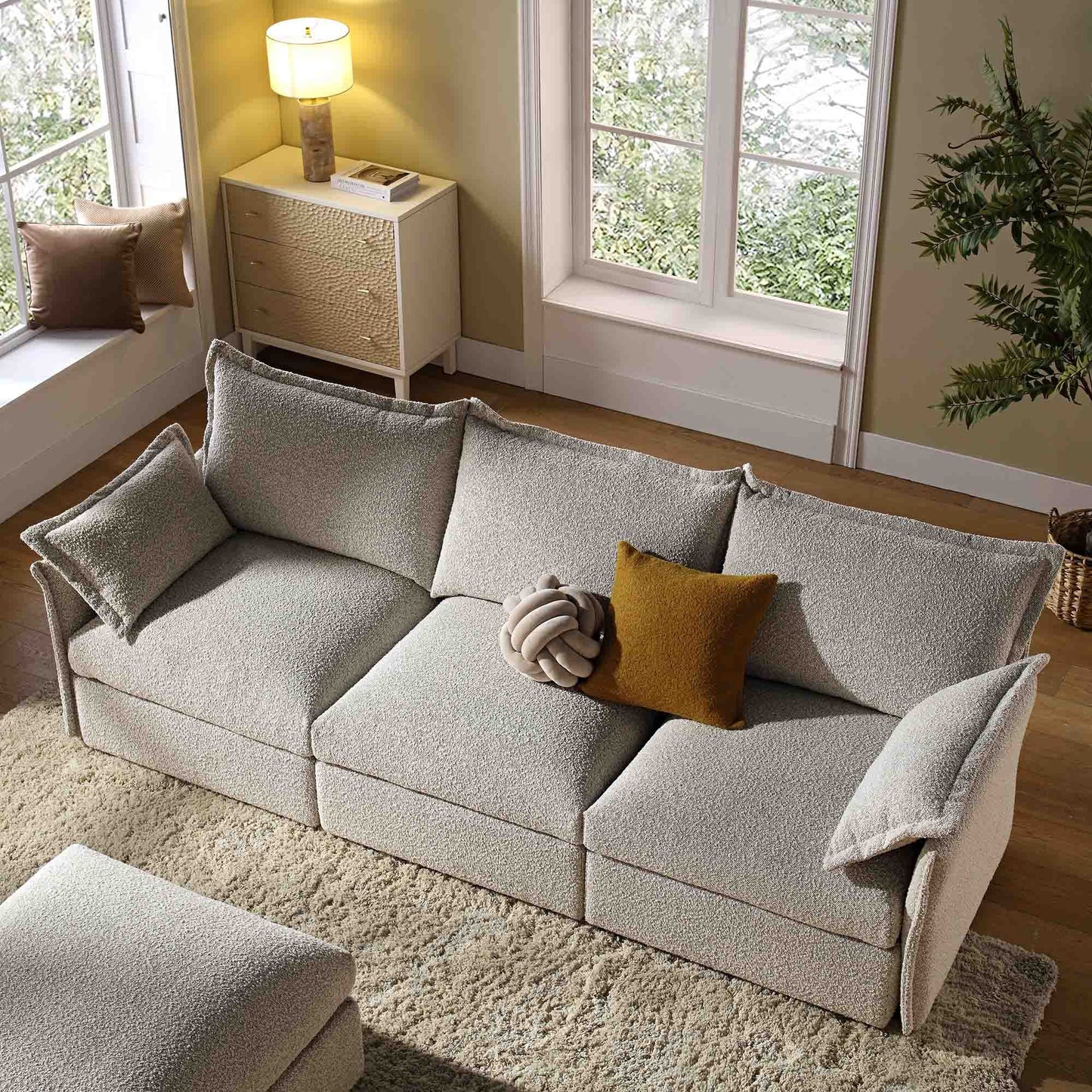 Canapé sectionnel bouclé Byron Pillow Edge gris brume, 3 places