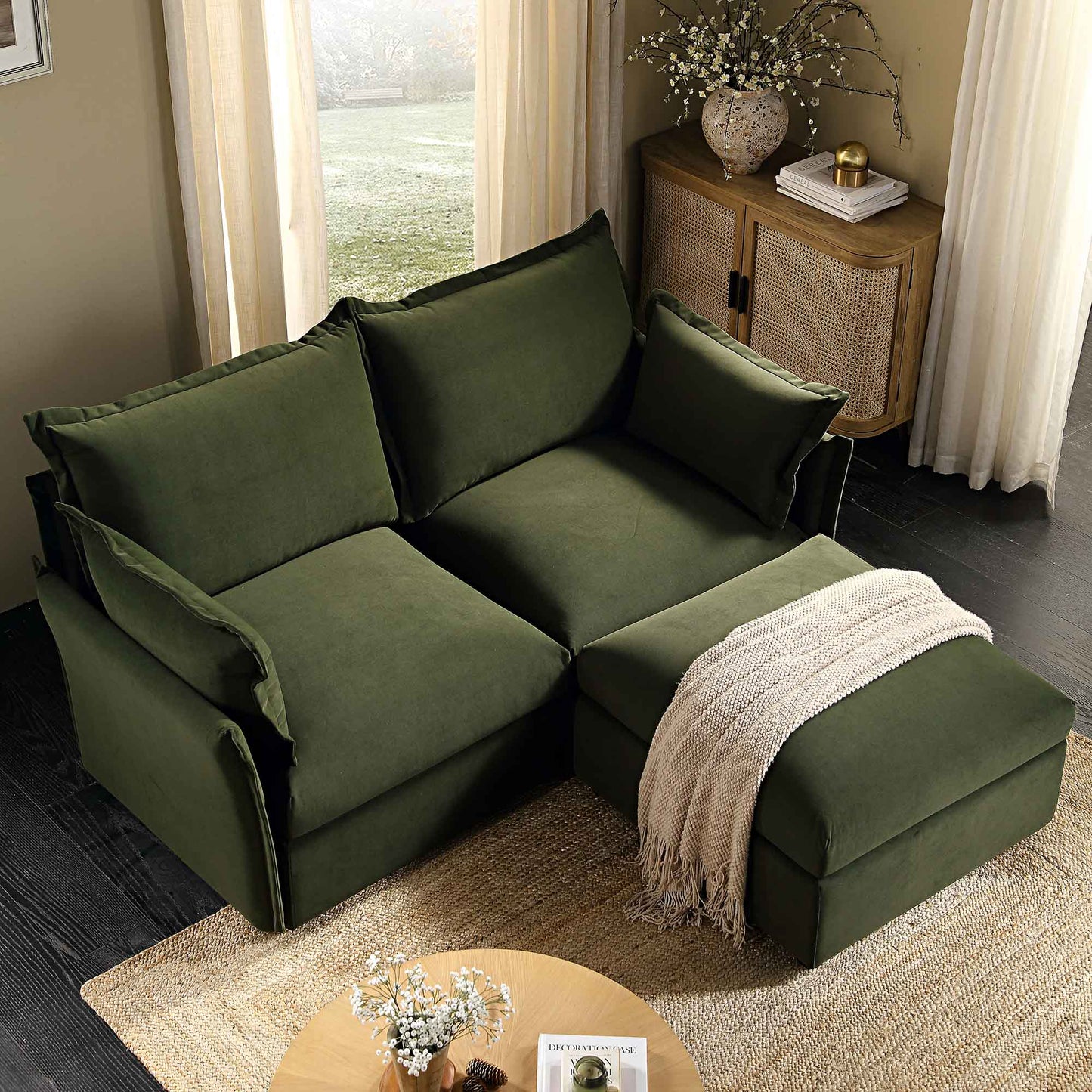 Canapé sectionnel Byron Pillow Edge en velours vert mousse, méridienne 2 places