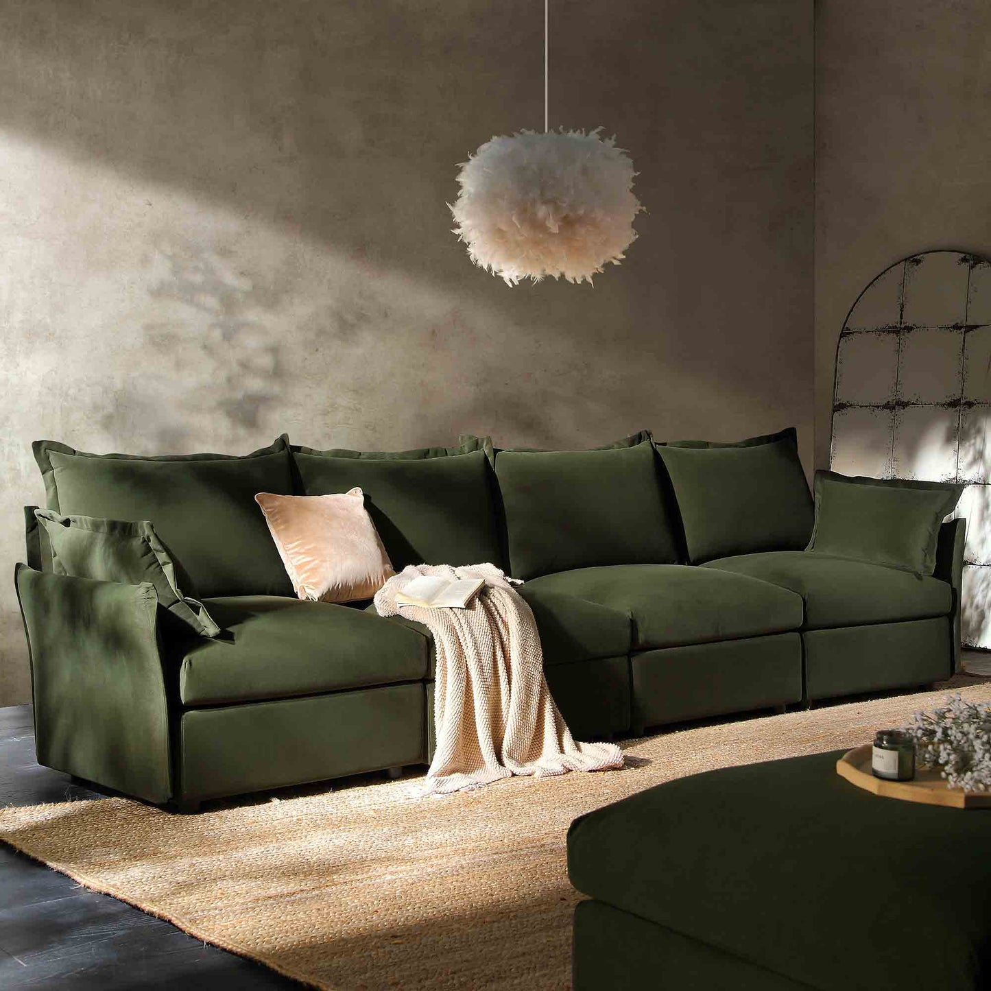 Canapé sectionnel Byron Pillow Edge en velours vert mousse, 4 places