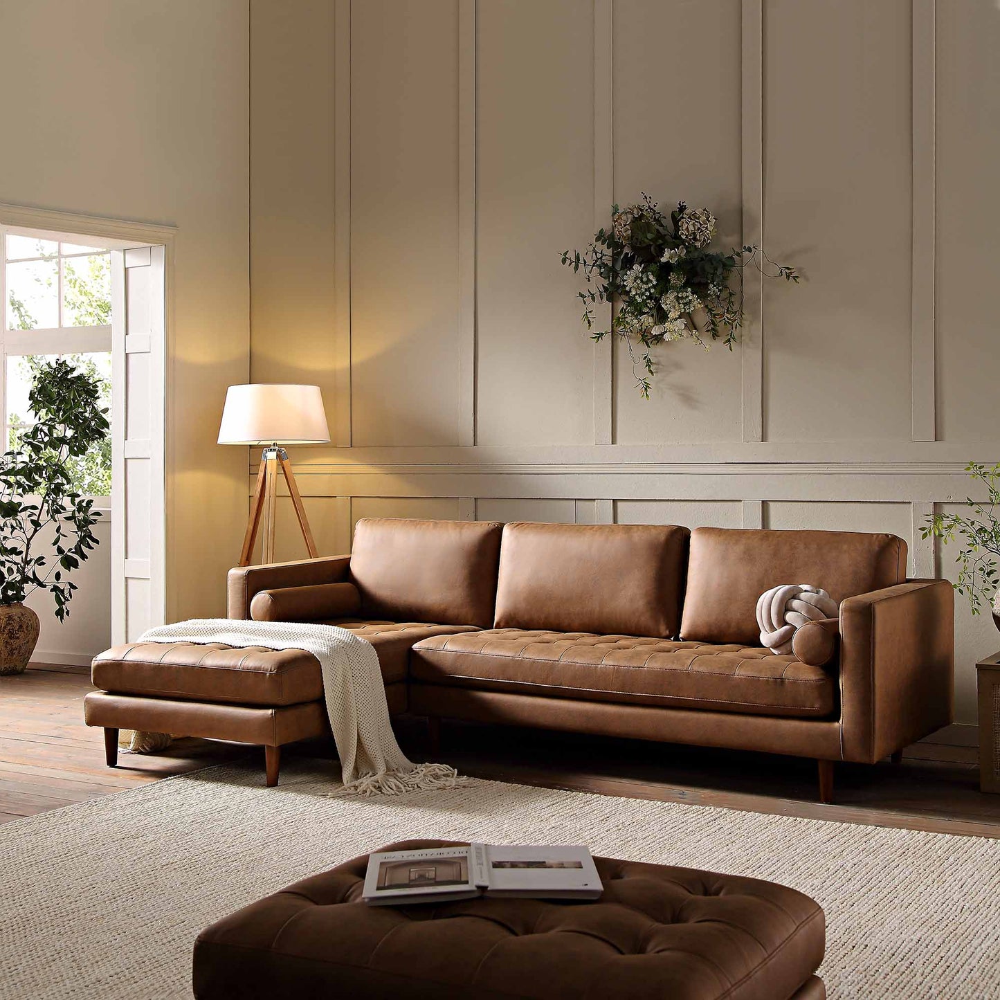 Canapé méridienne 4 places Henrietta en simili-suède beige, orientation gauche