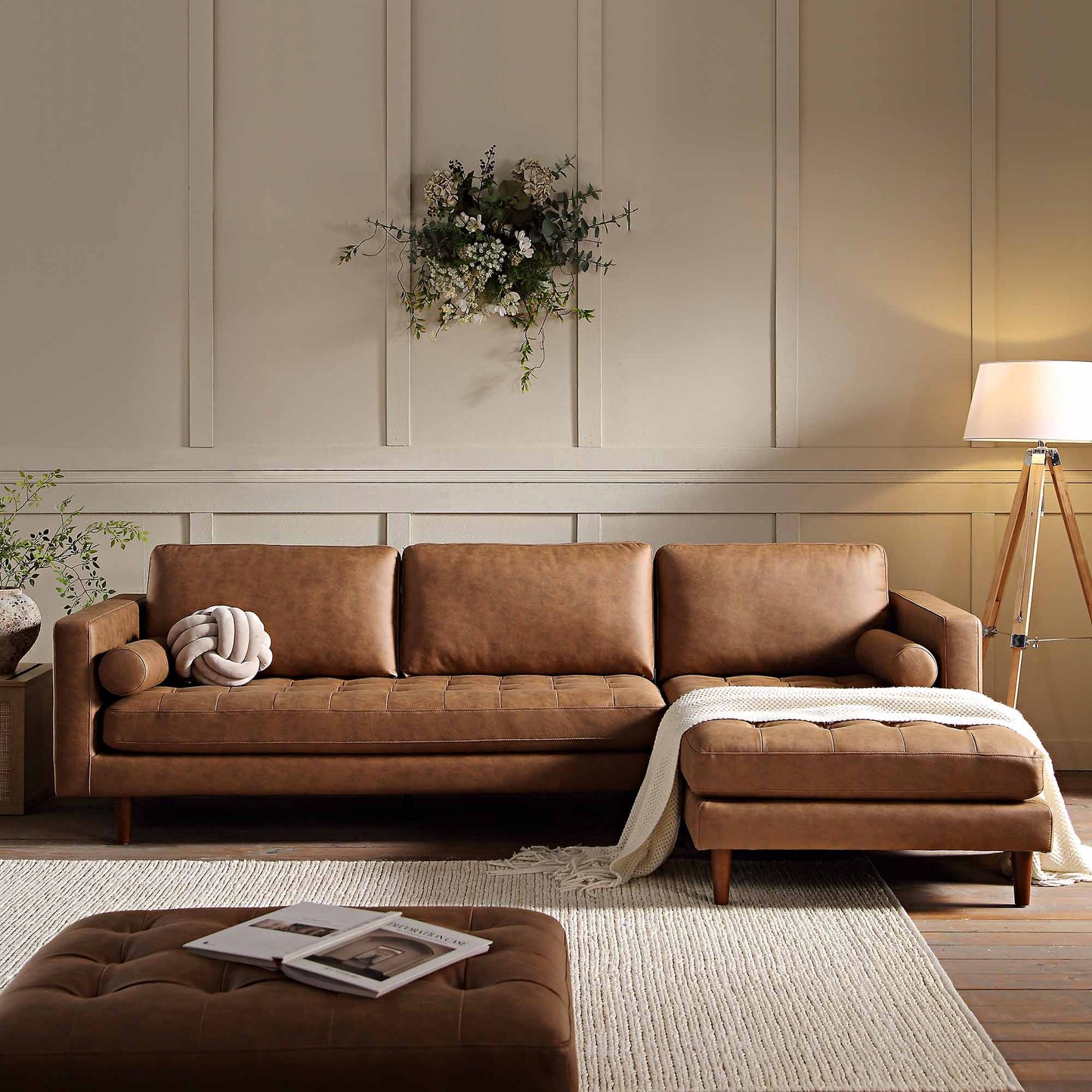 Canapé méridienne 4 places Henrietta en simili-suède beige, orientation droite