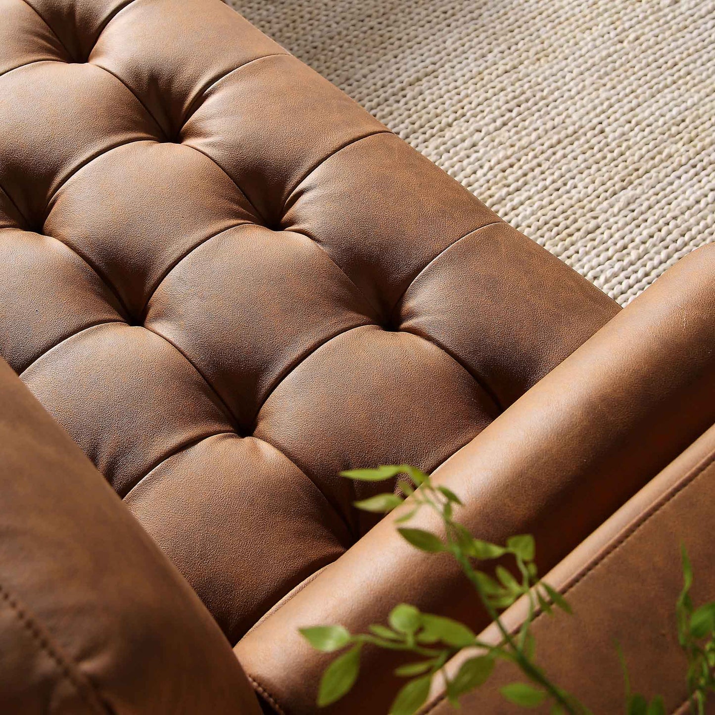 Canapé méridienne 4 places Henrietta en simili-suède beige, orientation droite