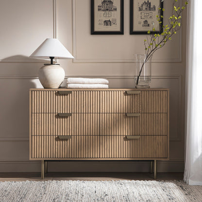 Commode large Richmond striée à 6 tiroirs, frêne clair