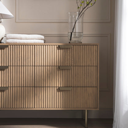 Commode large Richmond striée à 6 tiroirs, frêne clair