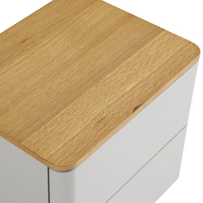 Table de chevet Agnes à 2 tiroirs et bords incurvés, gris tourterelle avec plateau en chêne