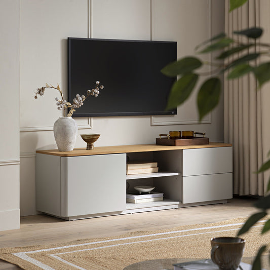 Meuble TV Agnes à bords incurvés de 59 po de large, gris tourterelle avec plateau en chêne