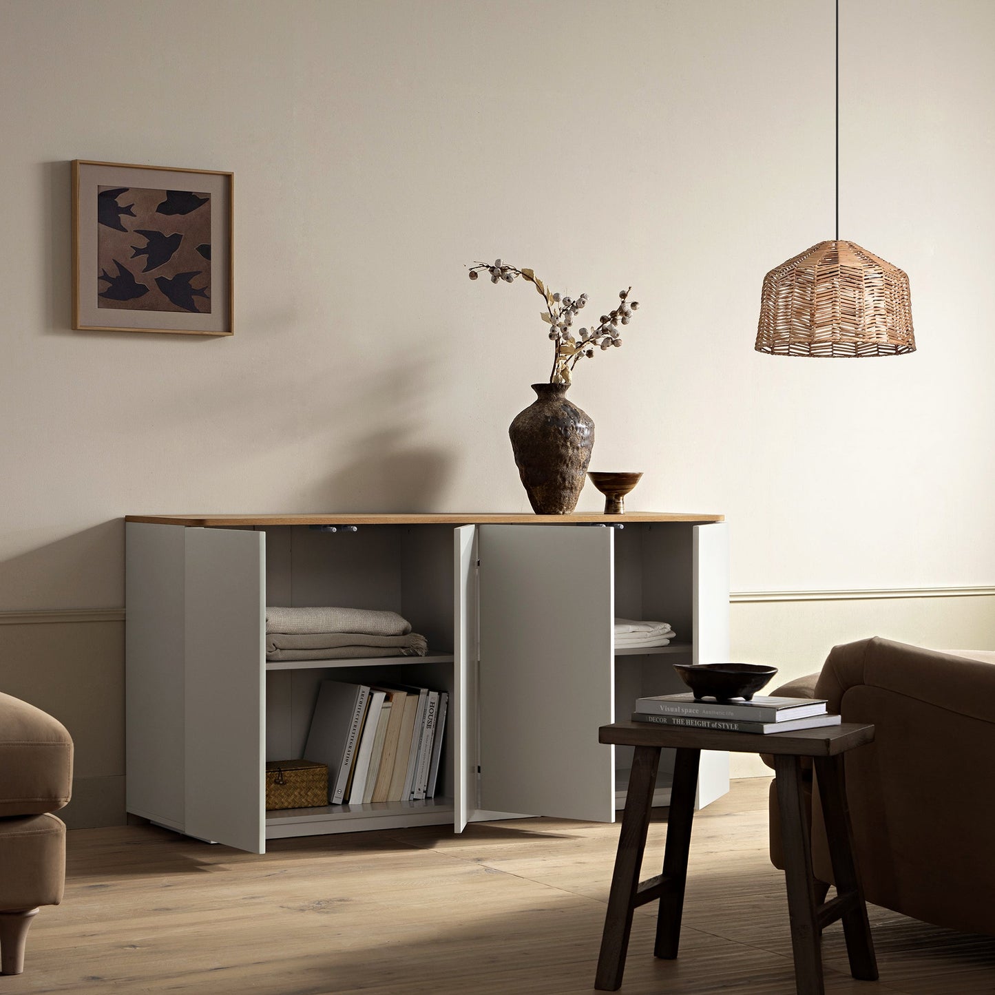 Buffet Agnes à bords incurvés, 59 po de large, gris tourterelle, plateau en chêne