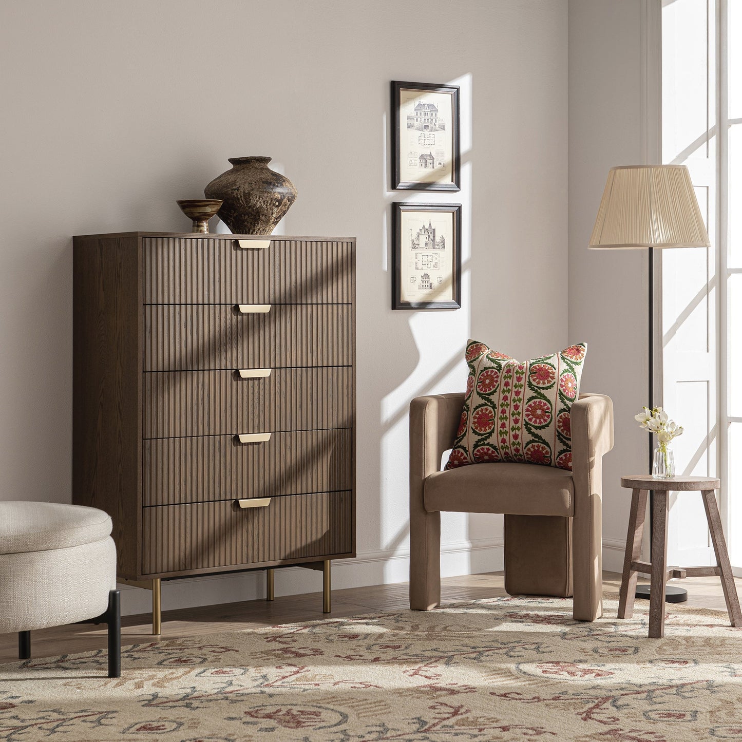 Commode striée à 5 tiroirs Richmond, frêne foncé