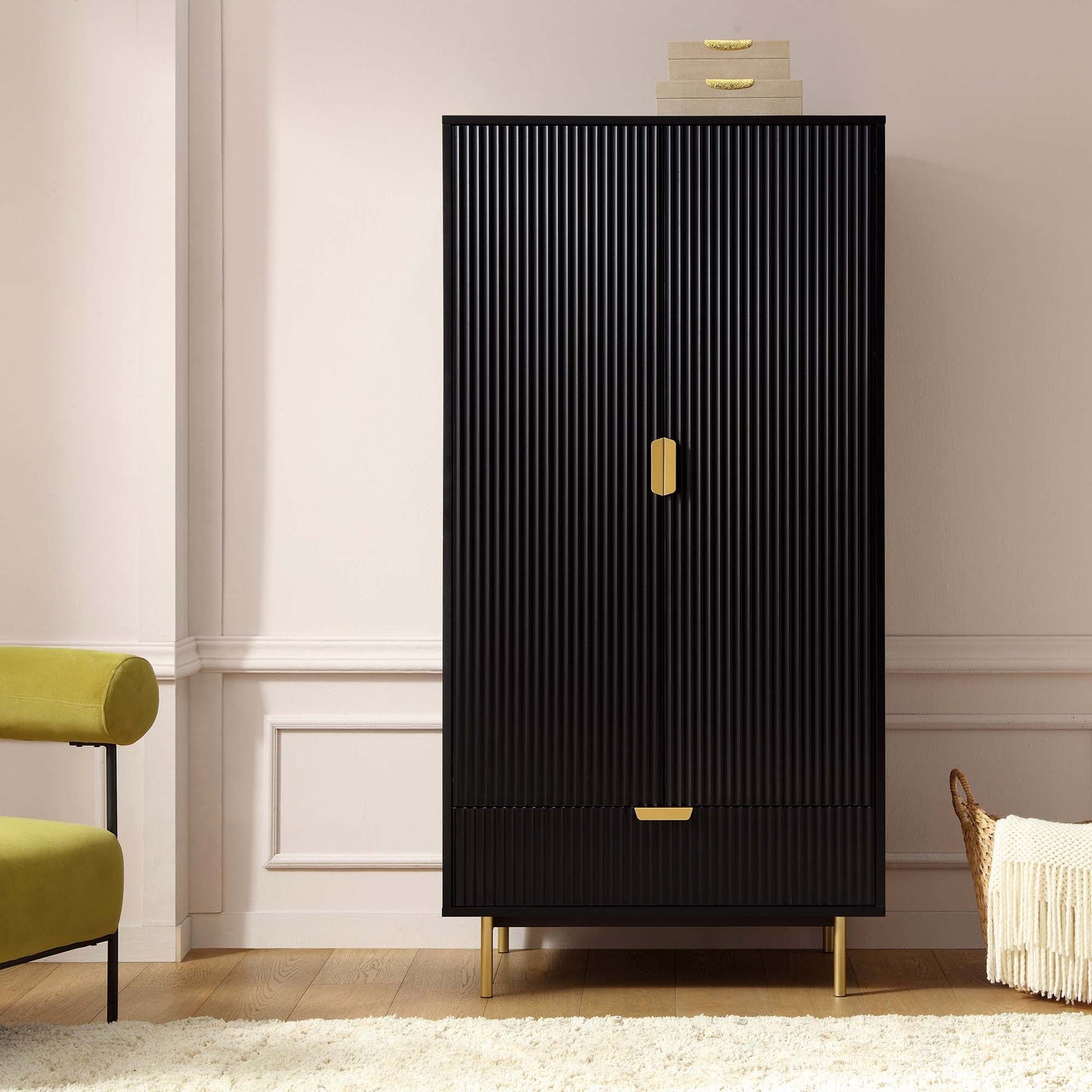 Armoire double Richmond à sillons avec tiroir, noir mat
