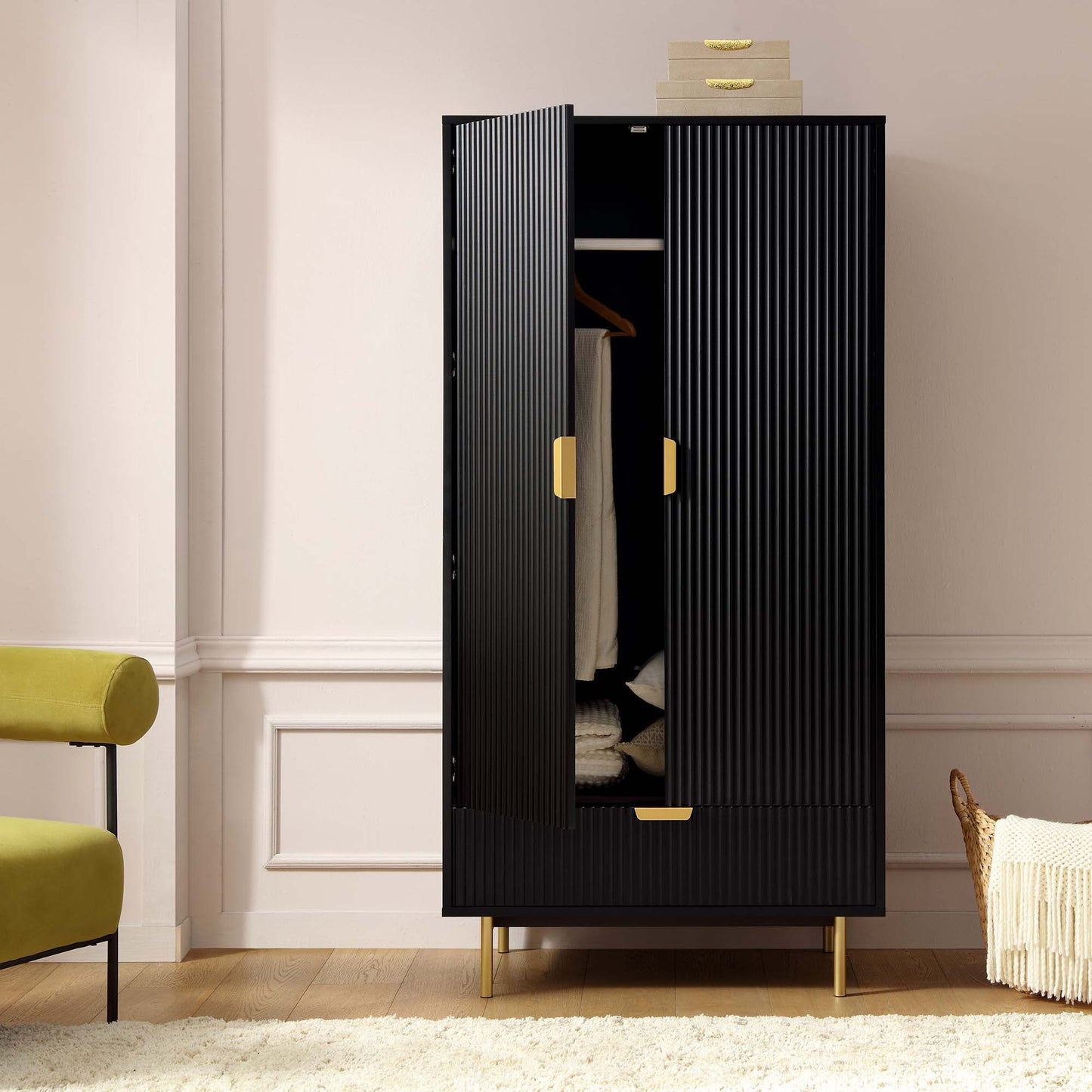 Armoire double Richmond à sillons avec tiroir, noir mat