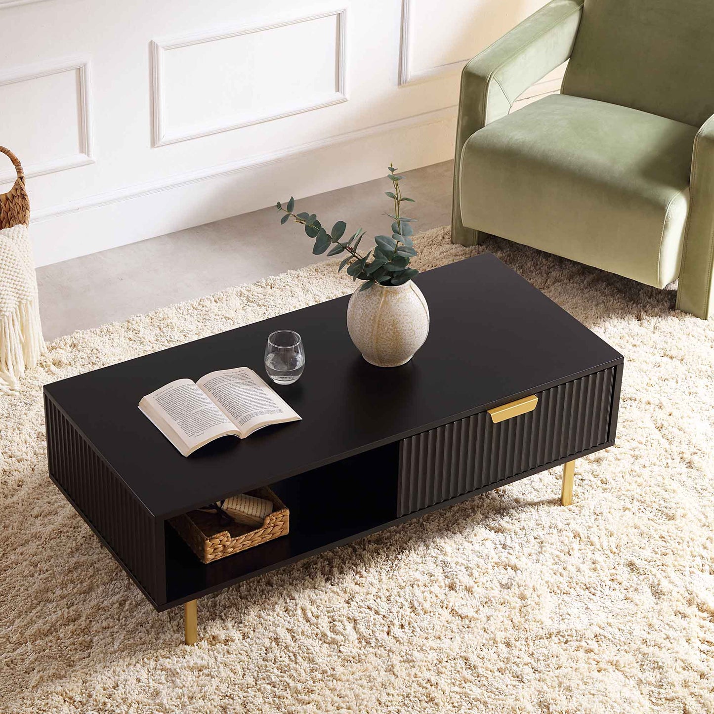 Table basse Richmond striée avec tiroir, noir mat