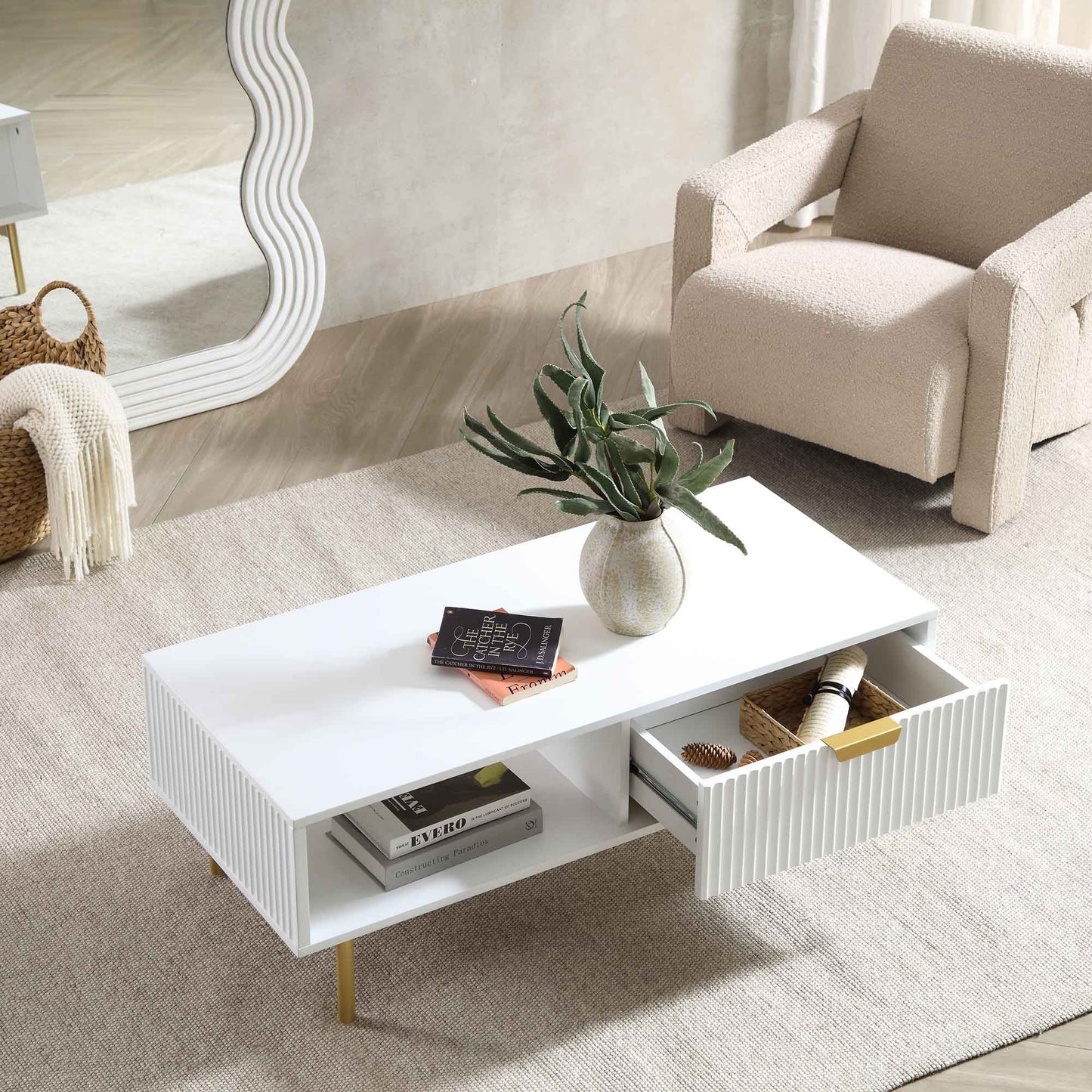 Table basse Richmond striée avec tiroir, blanc mat