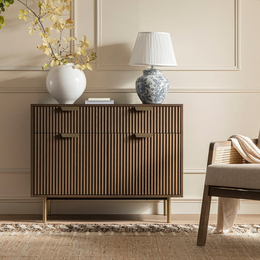 Armoire Richmond striée à 2 portes avec tiroirs, frêne foncé
