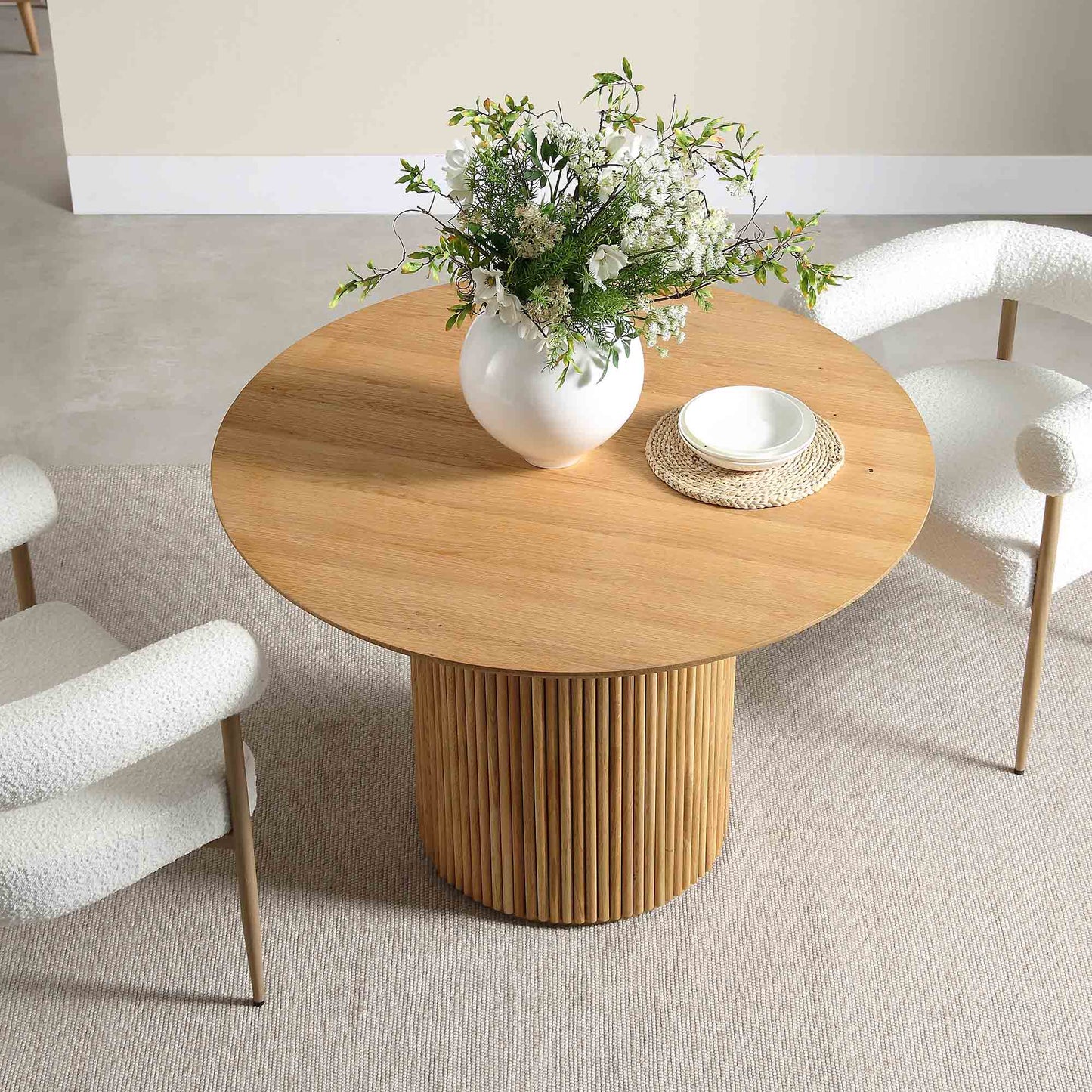 Table à manger ronde sur piédestal en chêne Maru, chêne
