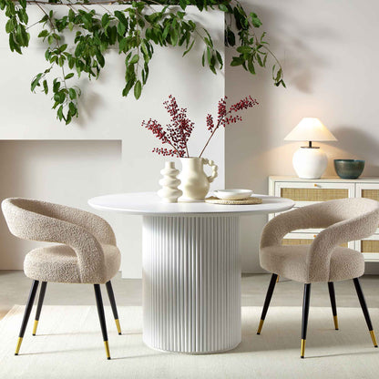 Table à manger ronde Maru en chêne, finition blanc délavé