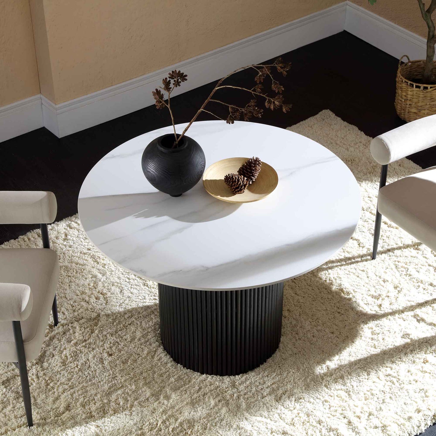 Table à manger ronde Maru avec plateau en céramique noir