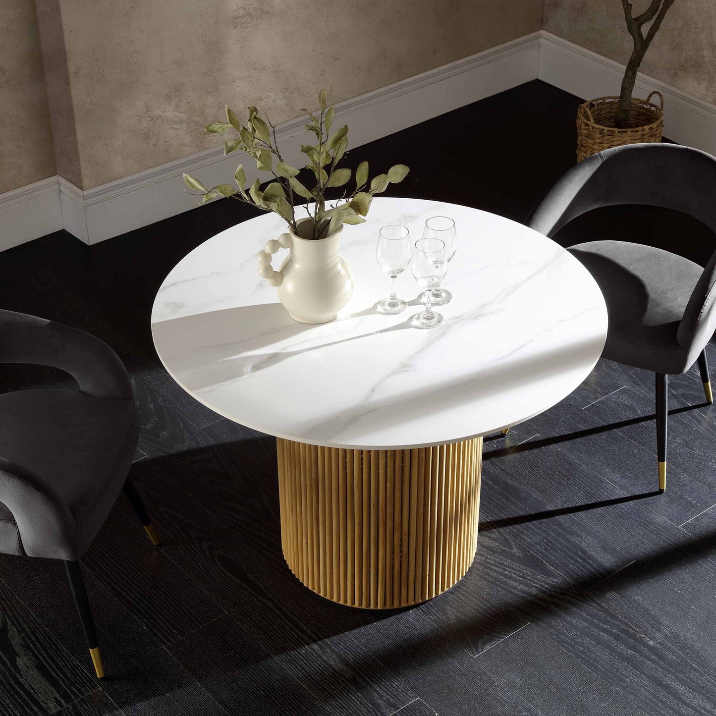 Table à manger ronde Maru avec plateau en céramique et piédestal en chêne