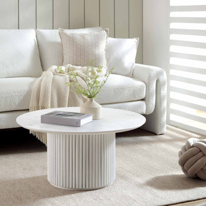 Table basse ronde Maru en chêne, finition blanc délavé