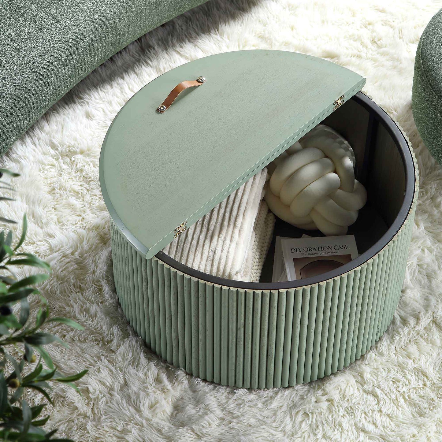 Table basse ronde en chêne Maru avec rangement, vert sauge