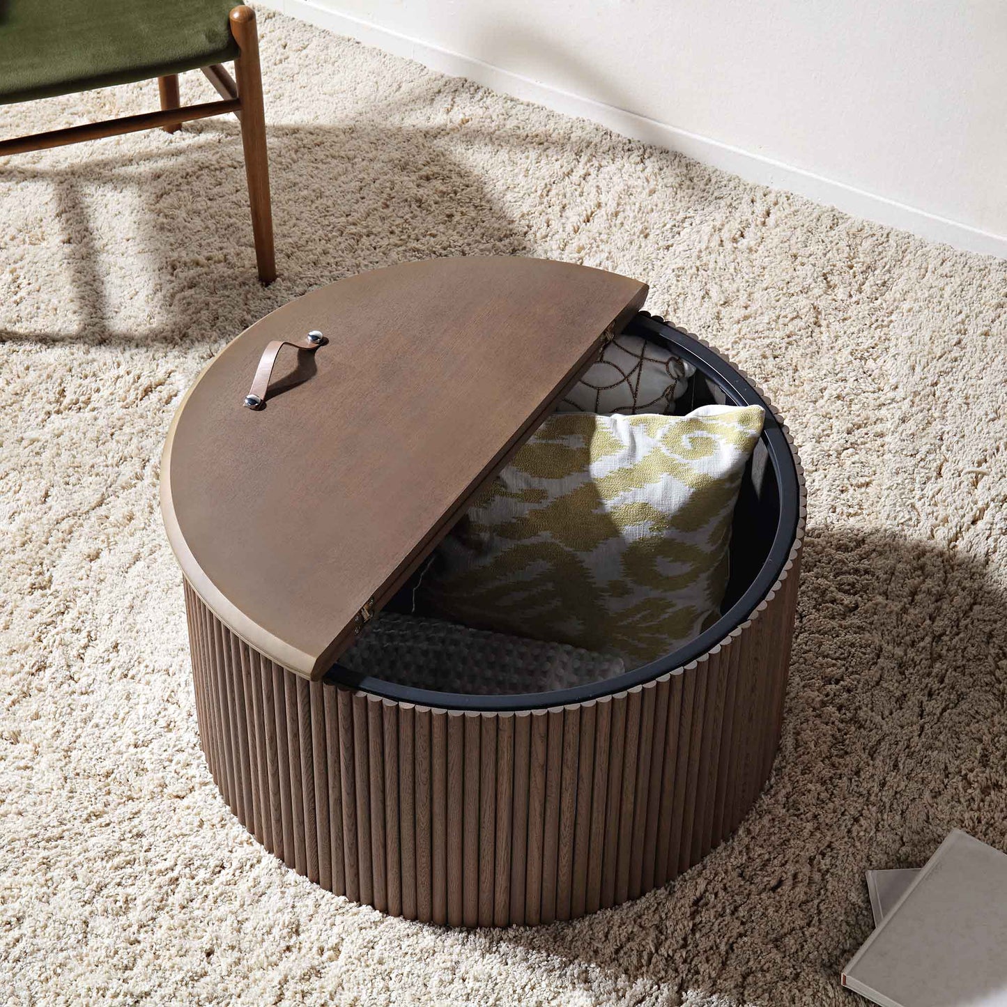 Table basse ronde en chêne Maru avec rangement, chêne argenté