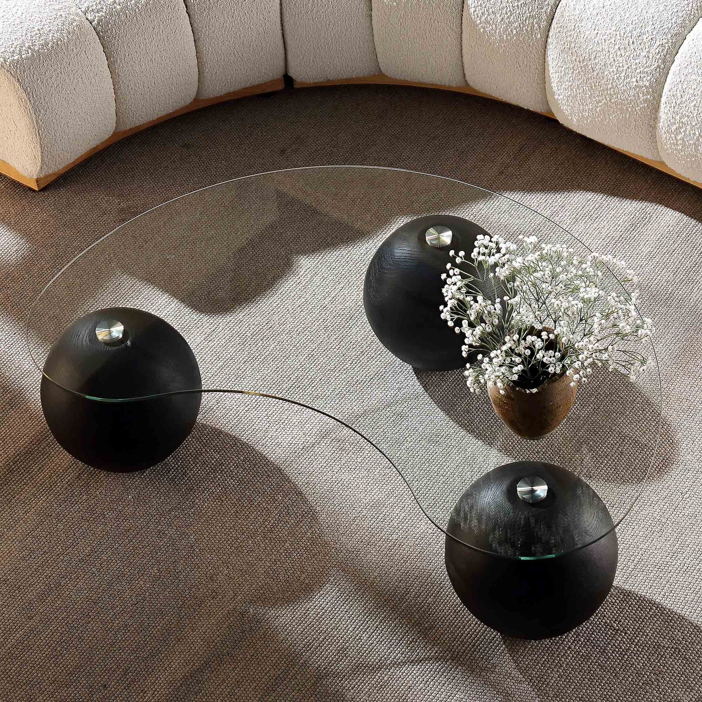 Table basse en verre courbé Sveti, noire