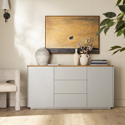 Buffet large Agnes à bords incurvés, 2 portes et 3 tiroirs, gris tourterelle avec plateau en chêne