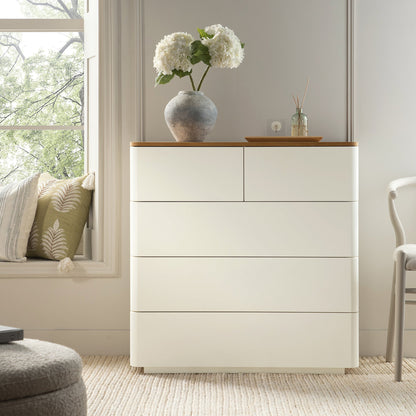 Commode 5 tiroirs à bords incurvés Agnes, blanc cassé avec plateau en chêne