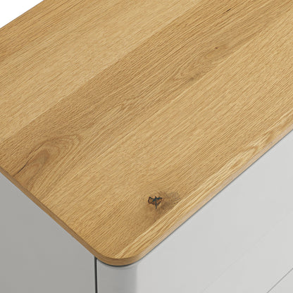 Commode Agnes à 6 tiroirs à bords incurvés, gris tourterelle avec plateau en chêne