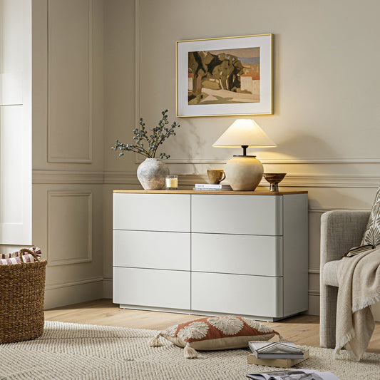 Commode Agnes à 6 tiroirs à bords incurvés, gris tourterelle avec plateau en chêne