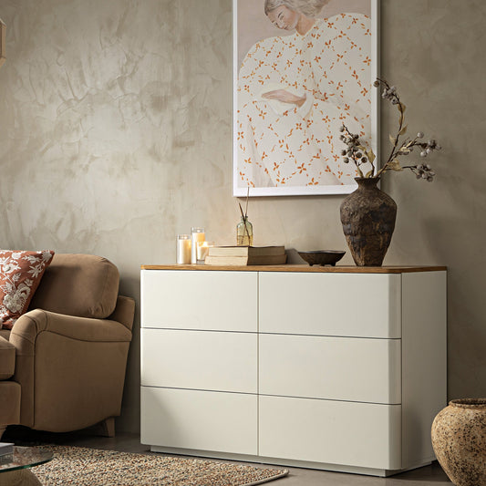 Commode Agnes à 6 tiroirs à bords incurvés, blanc cassé avec plateau en chêne