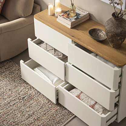Commode Agnes à 6 tiroirs à bords incurvés, blanc cassé avec plateau en chêne
