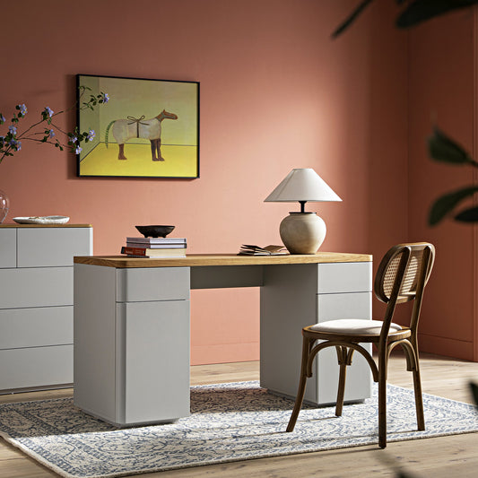 Bureau Agnes à bords incurvés avec rangement, gris tourterelle et plateau en chêne