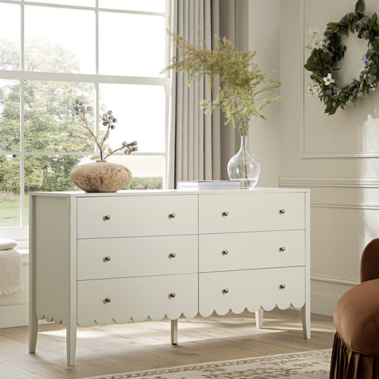 Commode large Henley à 6 tiroirs avec bords festonnés, sable clair