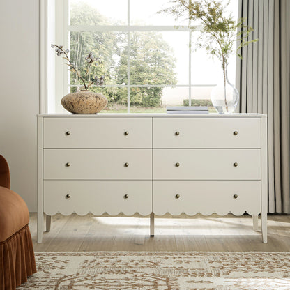 Commode large Henley à 6 tiroirs avec bords festonnés, sable clair